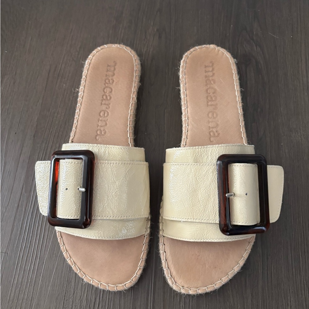 Macarena Patent Leather Cream White Tortoise Buckle Slide Sandals Sz 41 /10